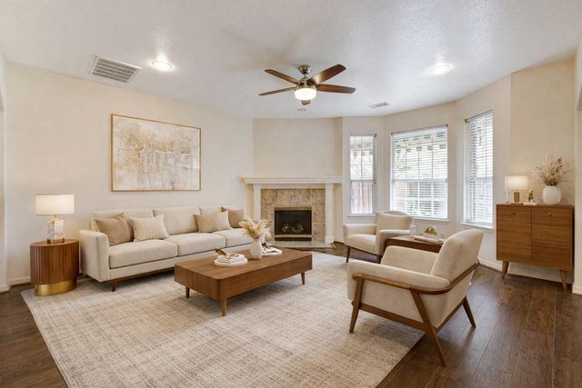 7611 S Linpar Court S, Houston, TX 77040