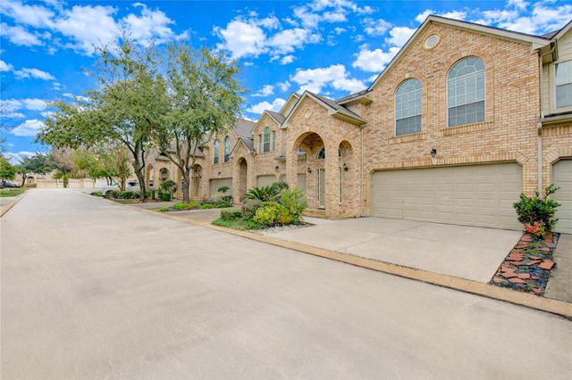 7611 S Linpar Court S, Houston, TX 77040