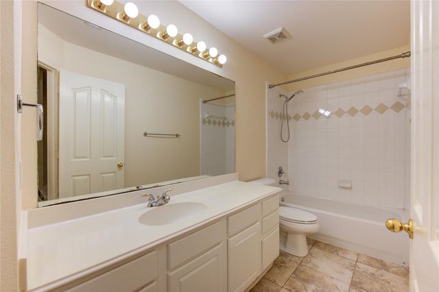 7611 S Linpar Court S, Houston, TX 77040