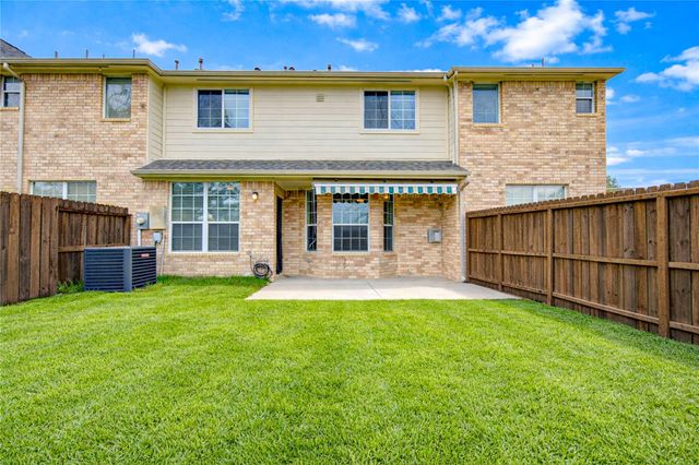 7611 S Linpar Court S, Houston, TX 77040