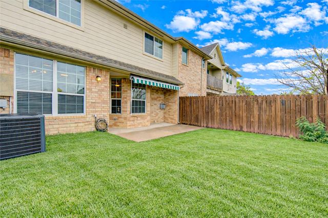 7611 S Linpar Court S, Houston, TX 77040