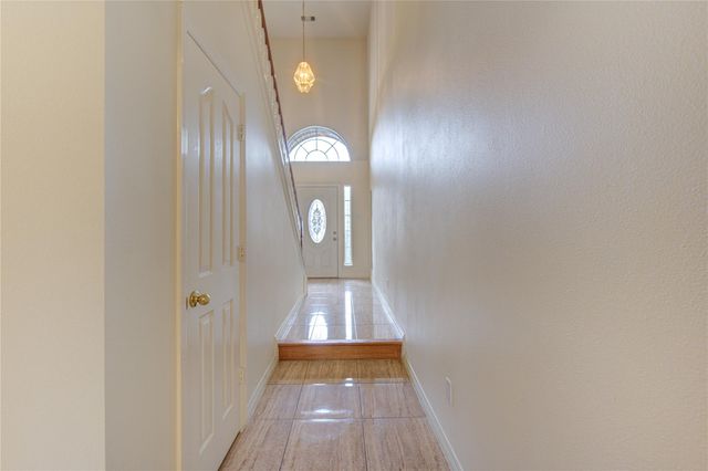 7611 S Linpar Court S, Houston, TX 77040