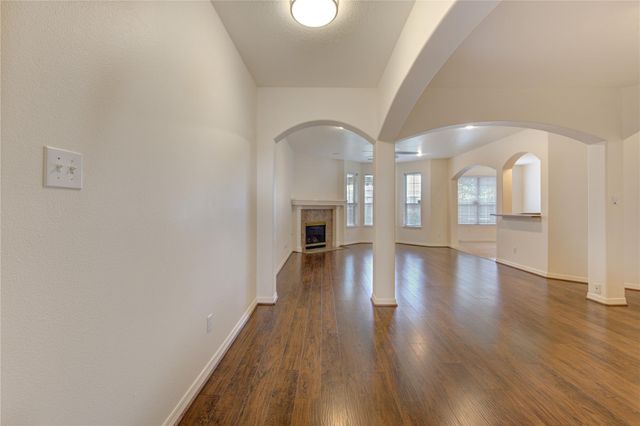 7611 S Linpar Court S, Houston, TX 77040