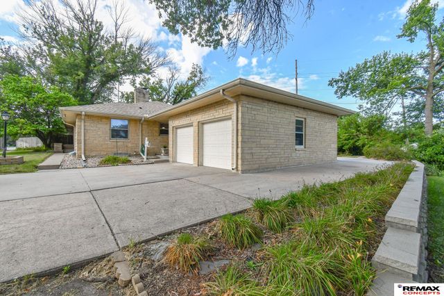 701 S Cotner Boulevard, Lincoln, NE 68510