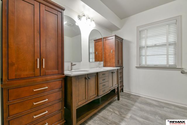 701 S Cotner Boulevard, Lincoln, NE 68510