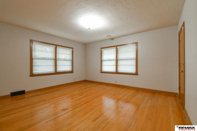 701 S Cotner Boulevard, Lincoln, NE 68510