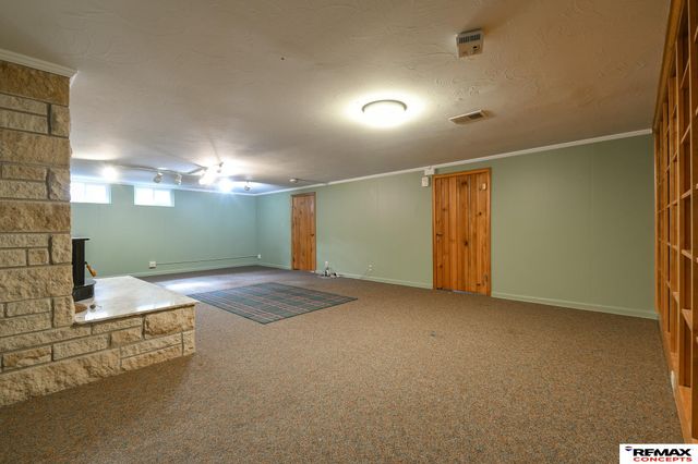 701 S Cotner Boulevard, Lincoln, NE 68510