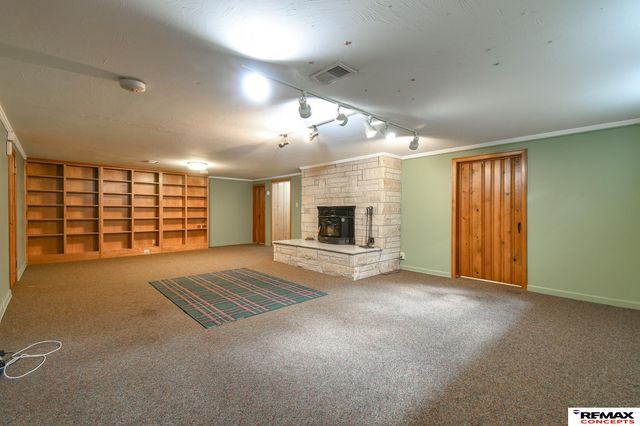 701 S Cotner Boulevard, Lincoln, NE 68510