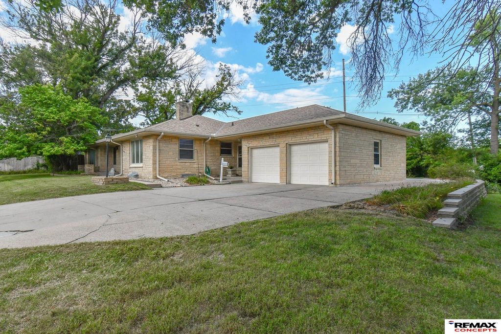701 S Cotner Boulevard, Lincoln, NE 68510