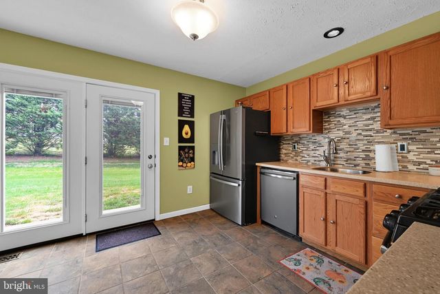208 COUNTRY RIDGE DR, Red Lion, PA 17356