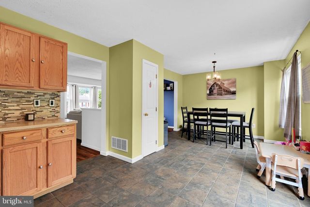 208 COUNTRY RIDGE DR, Red Lion, PA 17356