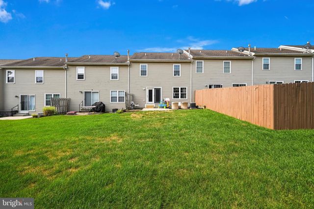 208 COUNTRY RIDGE DR, Red Lion, PA 17356