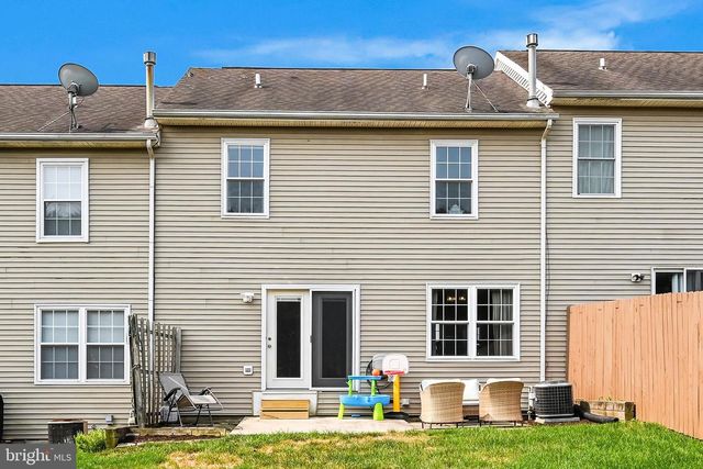 208 COUNTRY RIDGE DR, Red Lion, PA 17356