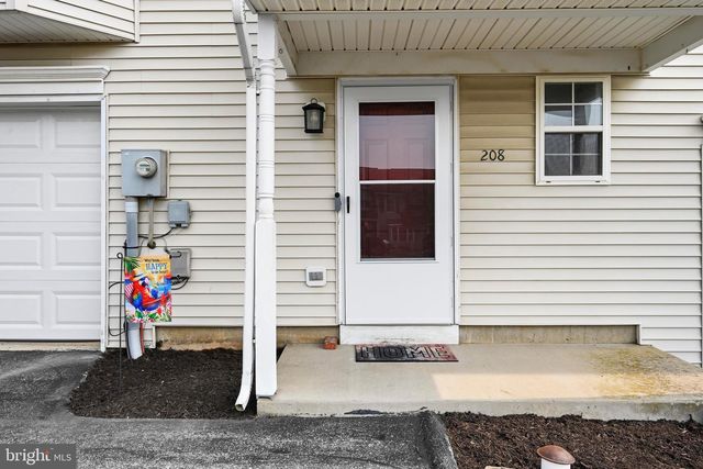 208 COUNTRY RIDGE DR, Red Lion, PA 17356
