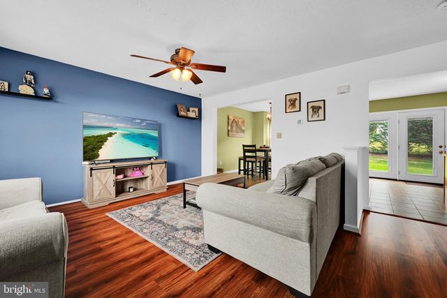 208 COUNTRY RIDGE DR, Red Lion, PA 17356