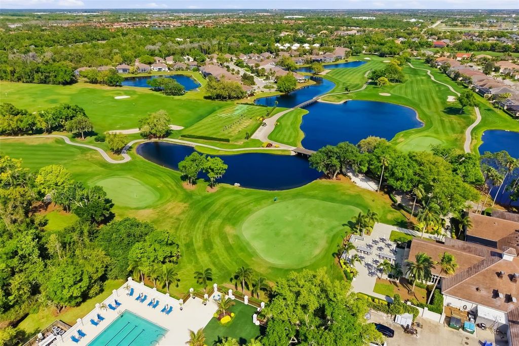 Image 13 of property listing at 10107 CARNOUSTIE PLACE, Bradenton, FL 34211