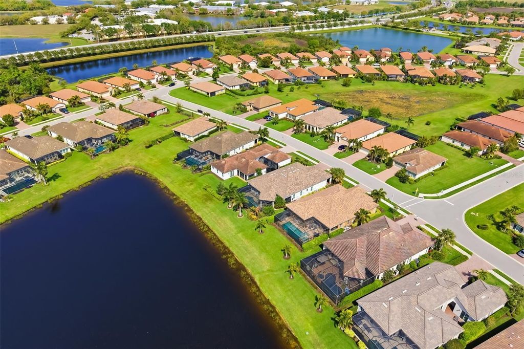 Image 68 of property listing at 10107 CARNOUSTIE PLACE, Bradenton, FL 34211