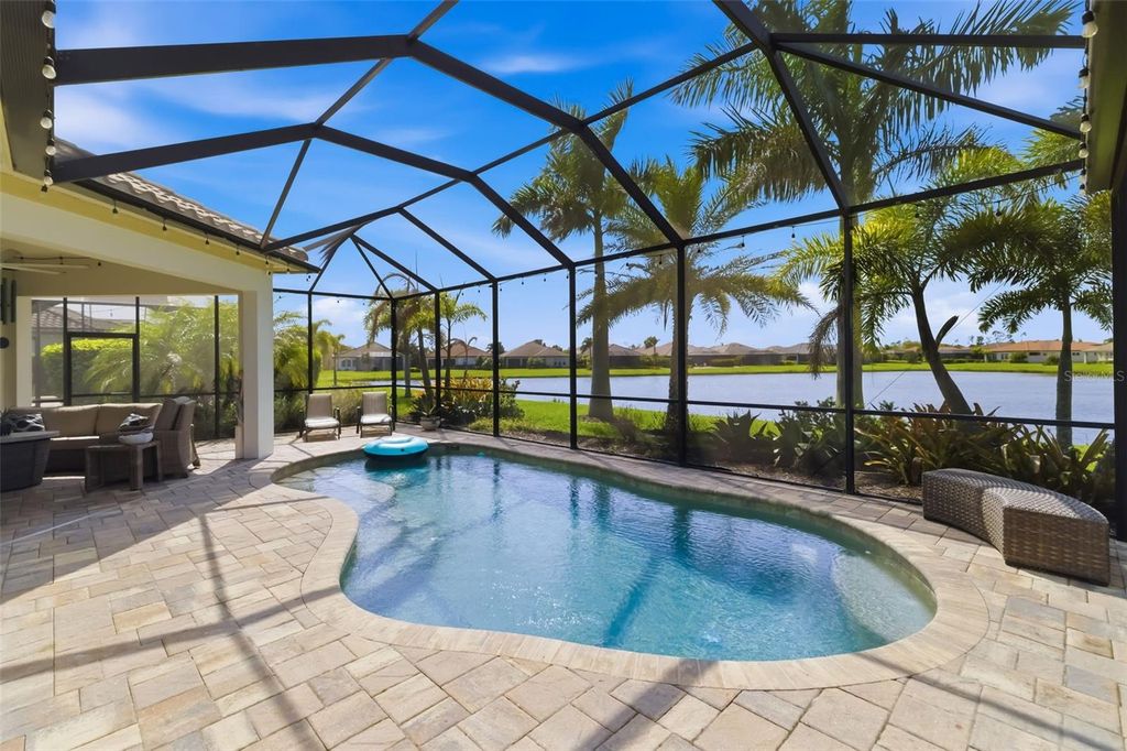 Image 8 of property listing at 10107 CARNOUSTIE PLACE, Bradenton, FL 34211