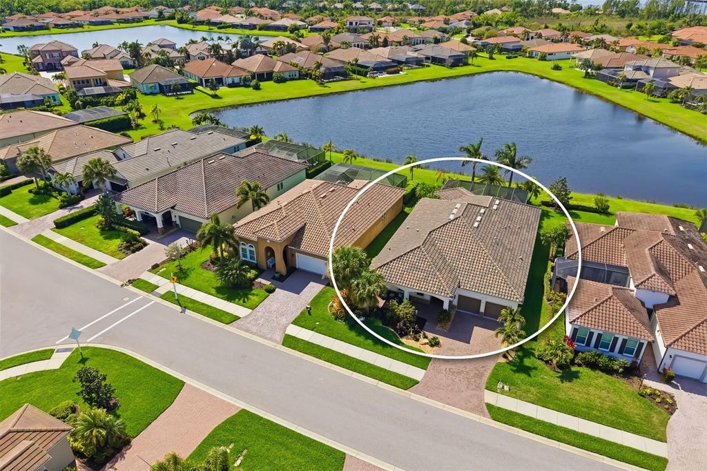 Image 71 of property listing at 10107 CARNOUSTIE PLACE, Bradenton, FL 34211