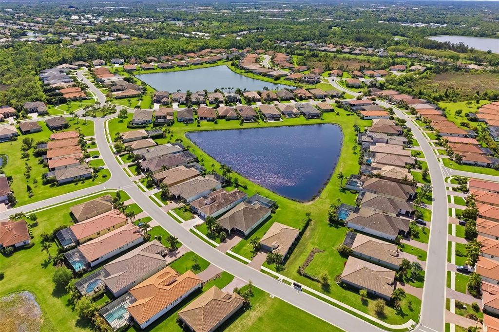 Image 72 of property listing at 10107 CARNOUSTIE PLACE, Bradenton, FL 34211