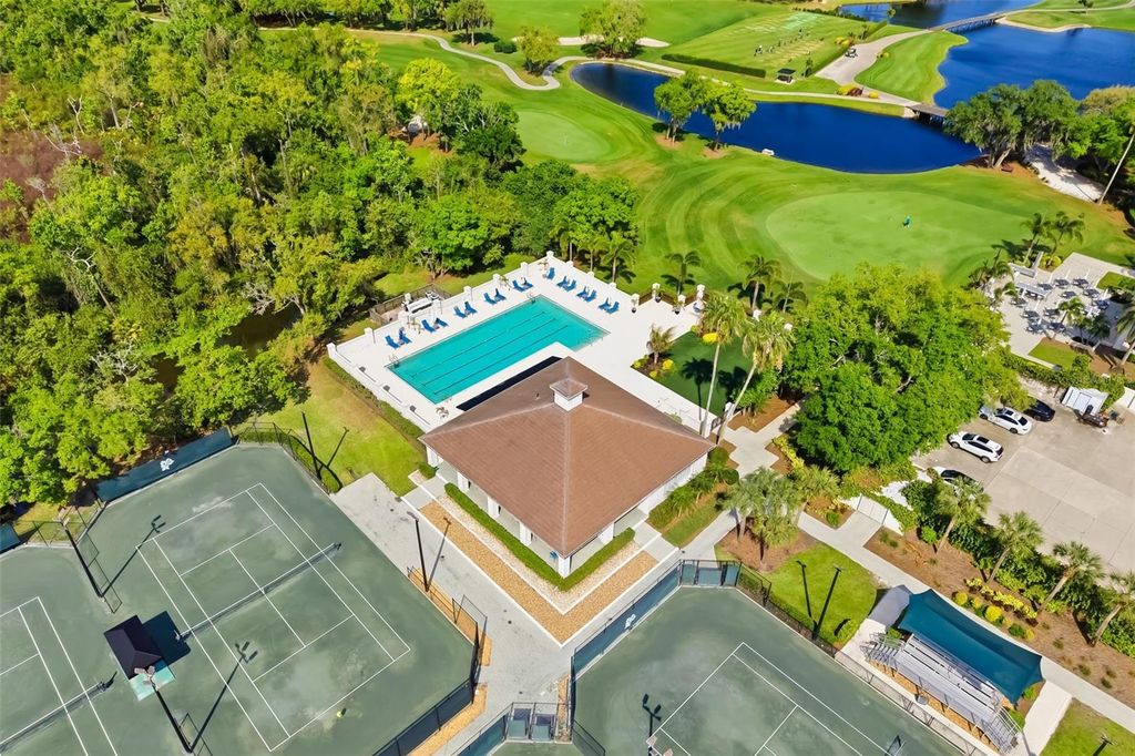 Image 77 of property listing at 10107 CARNOUSTIE PLACE, Bradenton, FL 34211