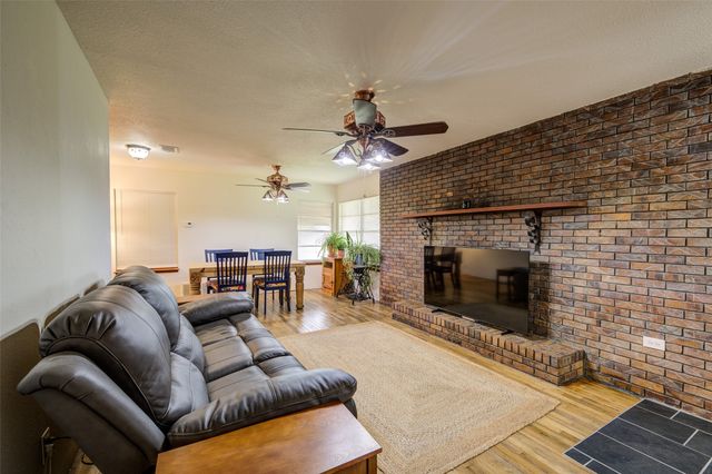 716 County Road 4757, Boyd, TX 76023