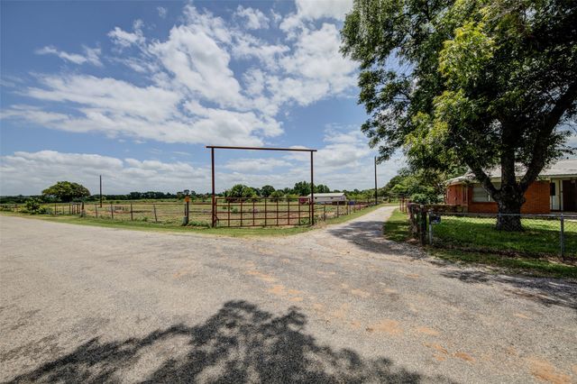 716 County Road 4757, Boyd, TX 76023