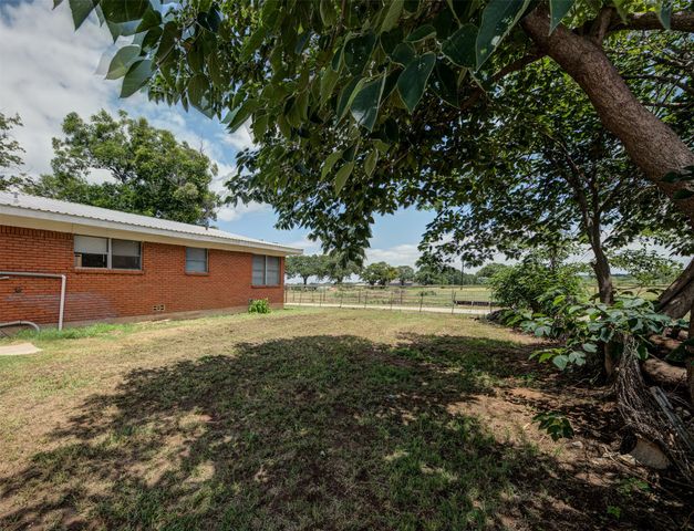 716 County Road 4757, Boyd, TX 76023
