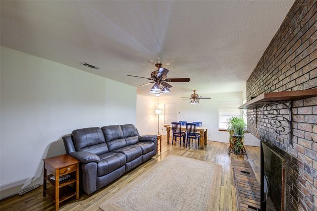 716 County Road 4757, Boyd, TX 76023