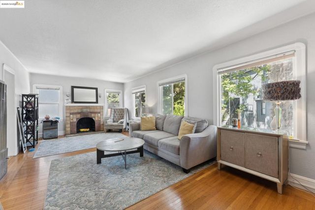 2823 11Th Ave B, Oakland, CA 94610