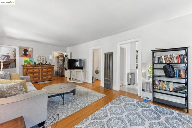 2823 11Th Ave B, Oakland, CA 94610