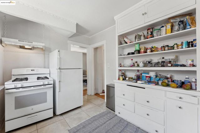 2823 11Th Ave B, Oakland, CA 94610