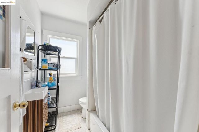 2823 11Th Ave B, Oakland, CA 94610