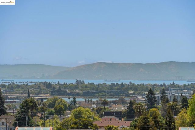 2823 11Th Ave B, Oakland, CA 94610