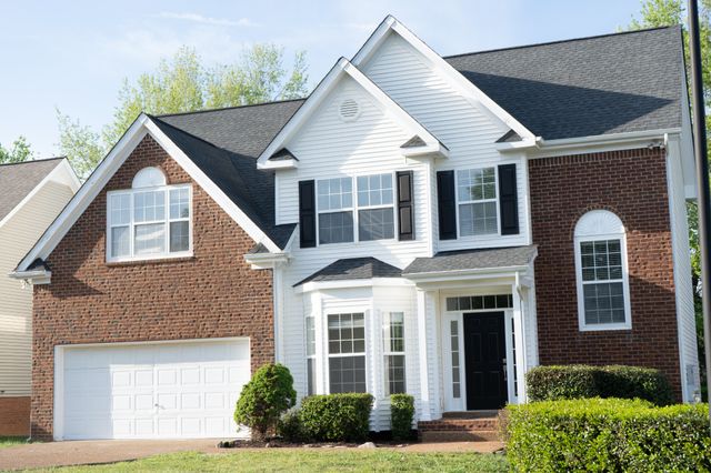 1710 Tellico Dr, Thompsons Station, TN 37179