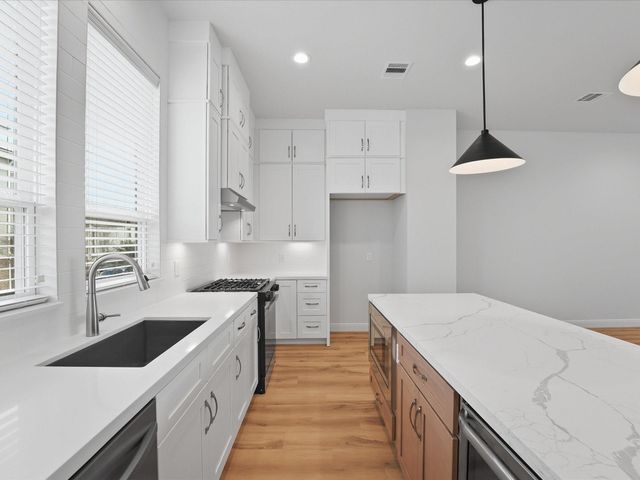 2706 Grand Fountains Drive H, Houston, TX 77054