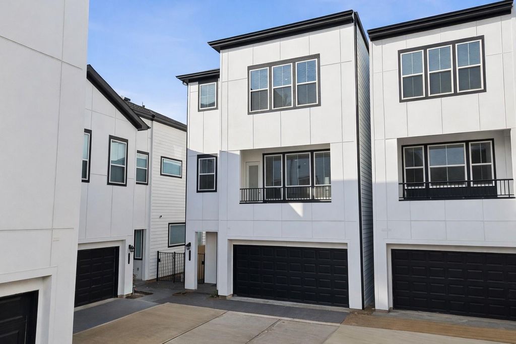 2706 Grand Fountains Drive H, Houston, TX 77054