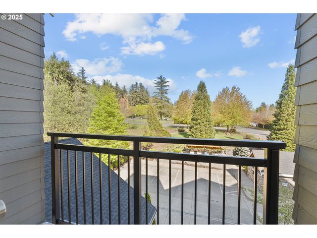 11525 Se BATELEUR Way C6, Happy Valley, OR 97086