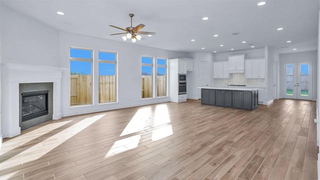 11903 Sawgrass Drive, Mont Belvieu, TX 77523
