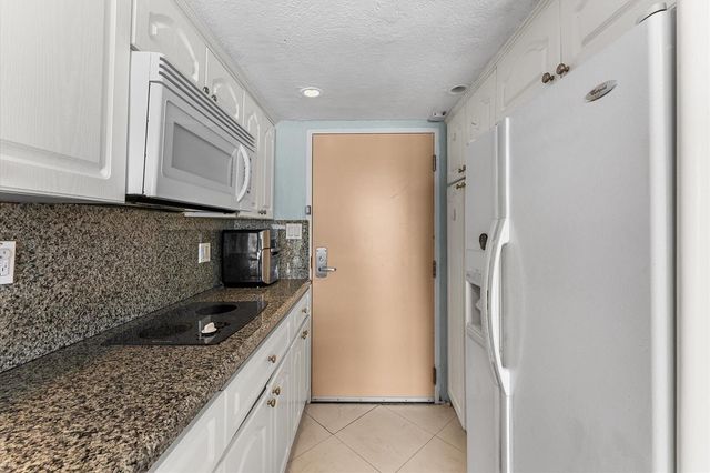 19201 Collins Avenue 114, Sunny Isles Beach, FL 33160