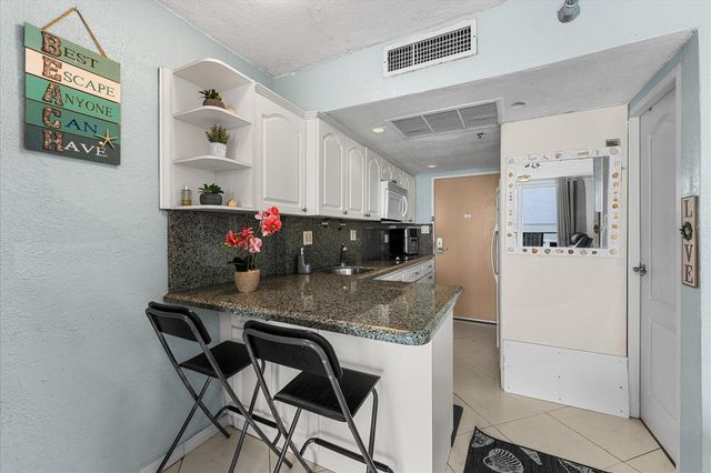 19201 Collins Avenue 114, Sunny Isles Beach, FL 33160