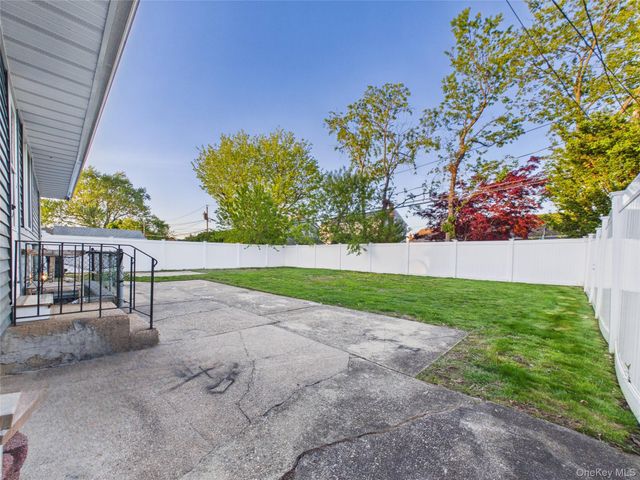 9 Ferndale Drive, Hicksville, NY 11801