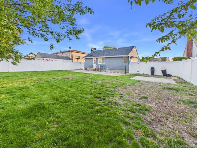 9 Ferndale Drive, Hicksville, NY 11801