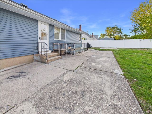 9 Ferndale Drive, Hicksville, NY 11801