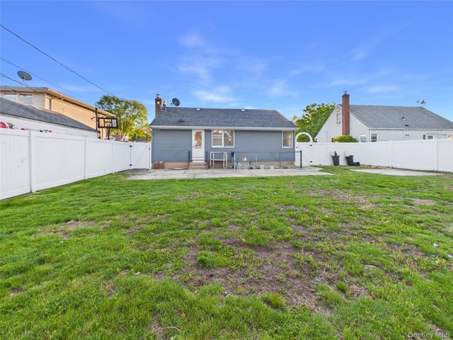 9 Ferndale Drive, Hicksville, NY 11801