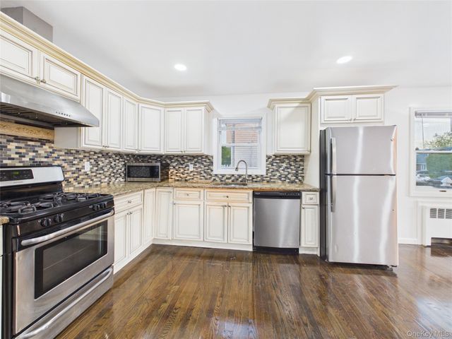 9 Ferndale Drive, Hicksville, NY 11801