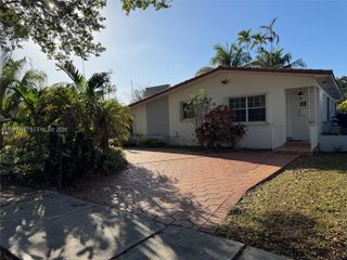 65 Bentley Dr, Miami Springs, FL 33166