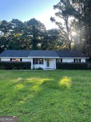 89 River Oaks Street, Woodbine, GA 31569