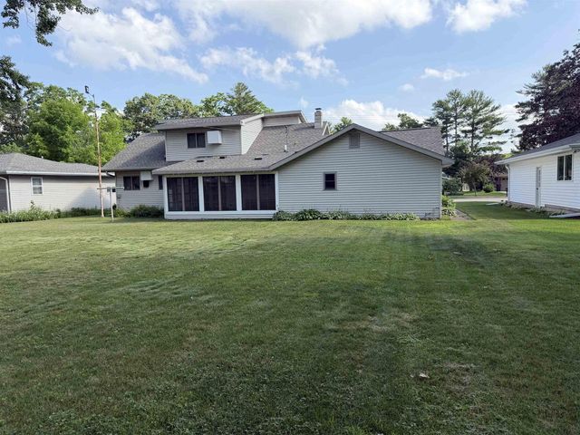 535 PARK AVENUE, Waupaca, WI 54981