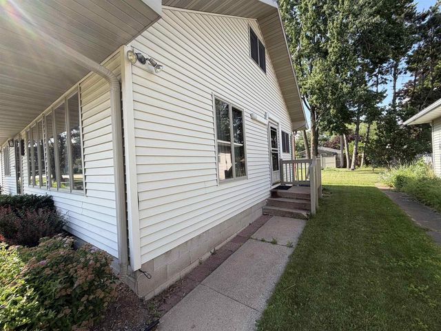 535 PARK AVENUE, Waupaca, WI 54981
